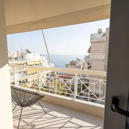 Cozy For 4 Persons Apartment Piraeus