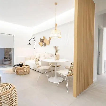 Cozy For 4 Persons Apartment Piraeus